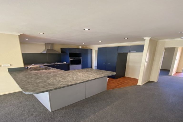 Photo of property in 6 Marbella Crescent, Oteha, Auckland, 0632