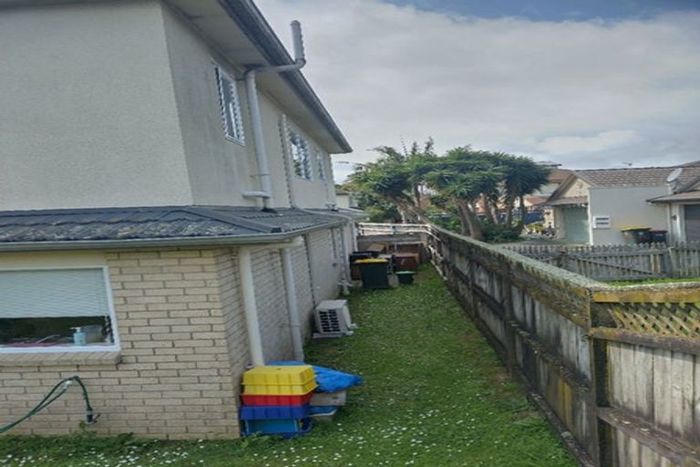 Photo of property in 2/10 Saints Court, Manurewa, Auckland, 2102