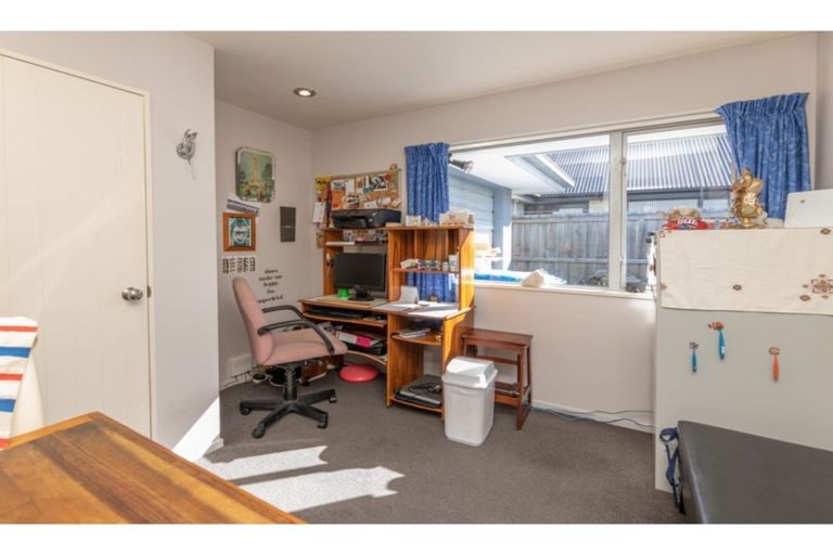 Photo of property in 2 Evergreen Place, Parklands, Christchurch, 8083