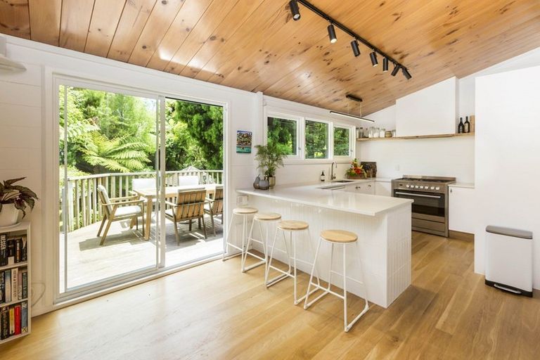 Photo of property in 35 Chatsworth Road, Silverstream, Upper Hutt, 5019