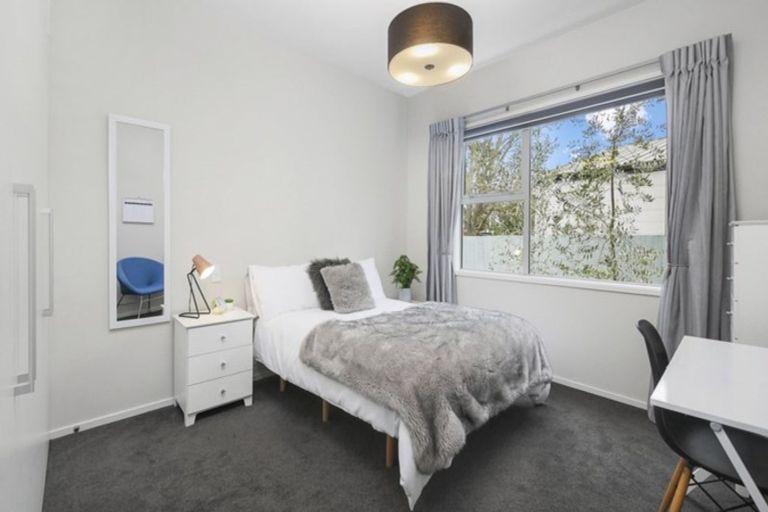 Photo of property in 37 Royal Park Drive, Parklands, Christchurch, 8083