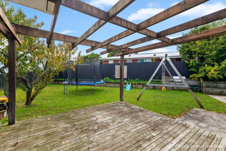 Photo of property in 10 Awaroa Road, Sunnyvale, Auckland, 0612