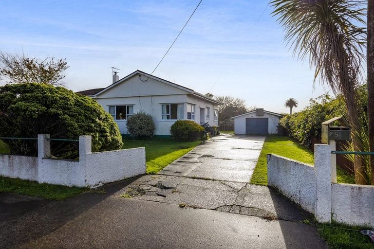 Photo of property in 5 Turuturu Road, Hawera, 4610