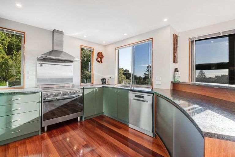 Photo of property in 10 Waitea Road, Muriwai, Waimauku, 0881