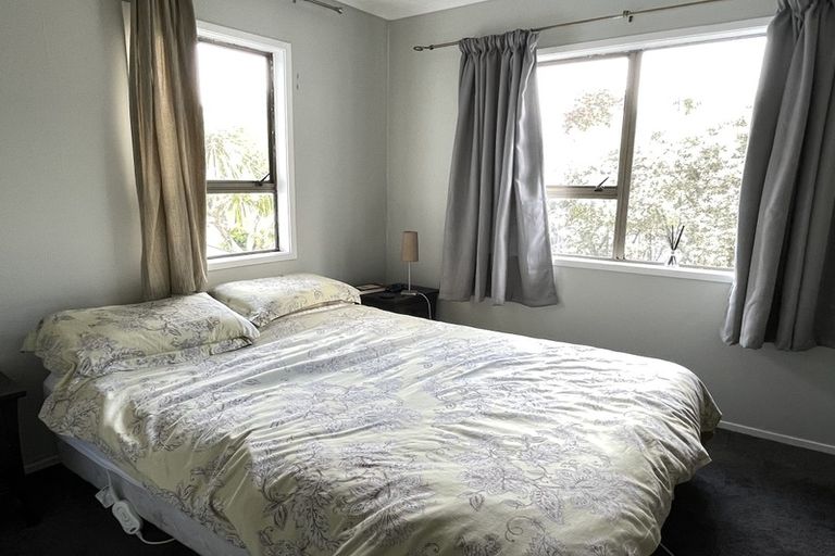 Photo of property in 1/70 Oaktree Avenue, Browns Bay, Auckland, 0630