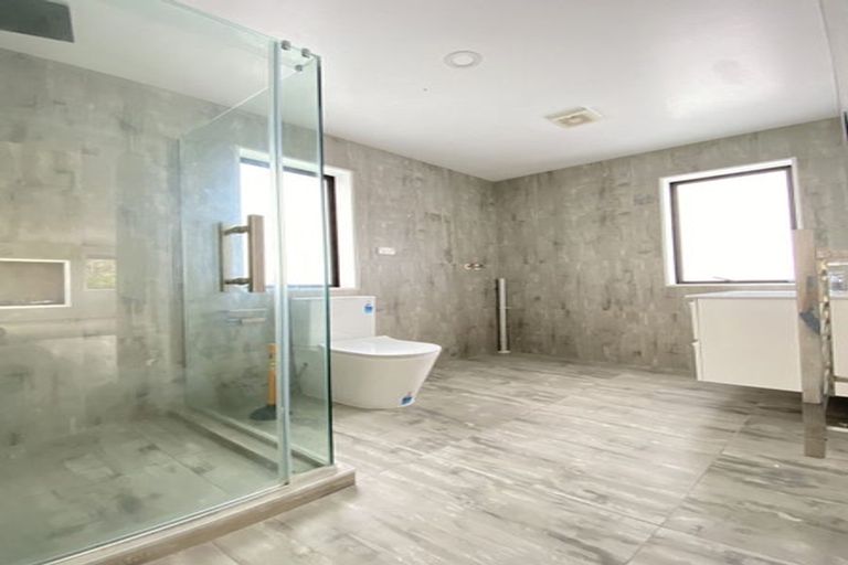 Photo of property in 27 Finn Place, Totara Vale, Auckland, 0629