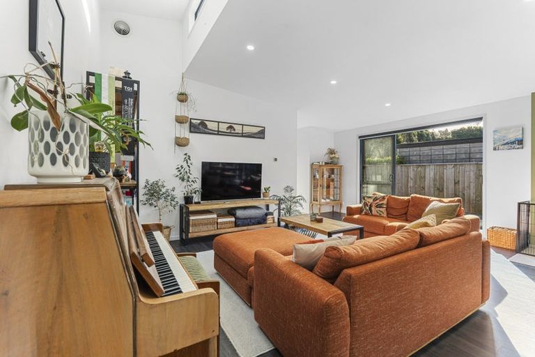 Photo of property in 4 Bright Way, Lower Vogeltown, New Plymouth, 4310