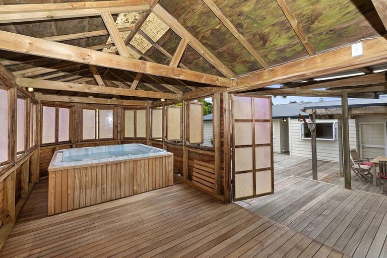 Photo of property in 138 Tiroroa Avenue, Te Atatu South, Auckland, 0610