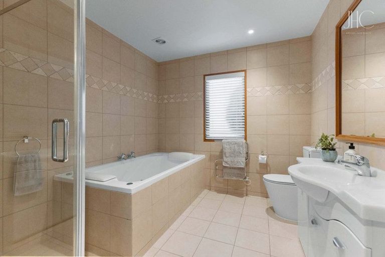 Photo of property in 18 Dublin Street, Queenstown, 9300