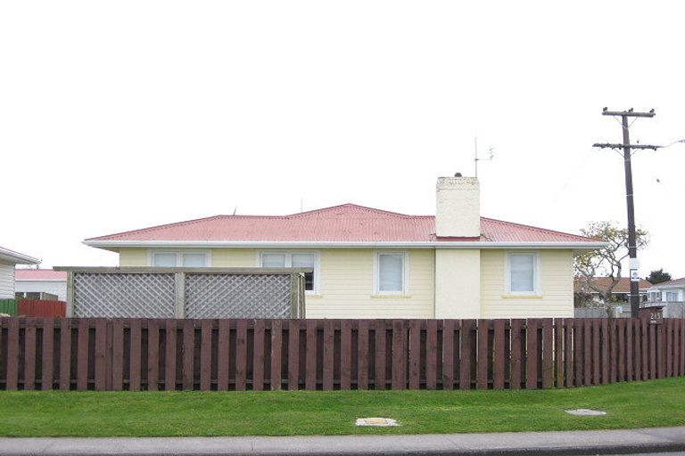 Photo of property in 215 Mangorei Road, Merrilands, New Plymouth, 4312