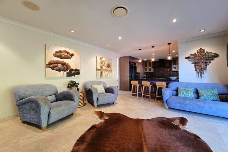 Photo of property in 21 Dressage Lane, Greenhithe, Auckland, 0632