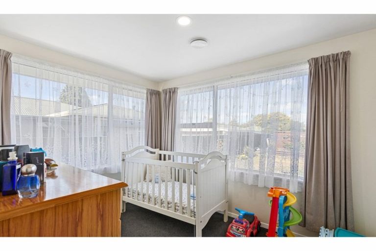 Photo of property in 9 Camelia Place, Islington, Christchurch, 8042