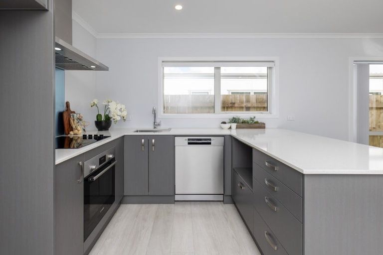 Photo of property in 26 Koru Loop, Paraparaumu, 5032