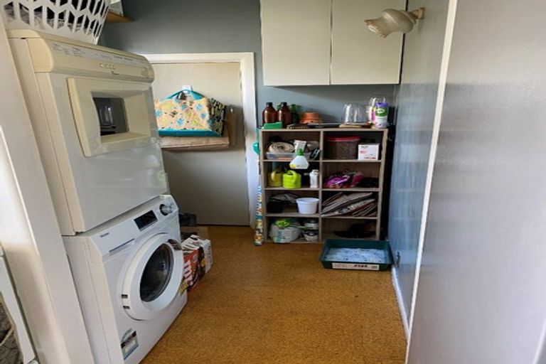 Photo of property in 60 Ruskin Road, Newlands, Wellington, 6037