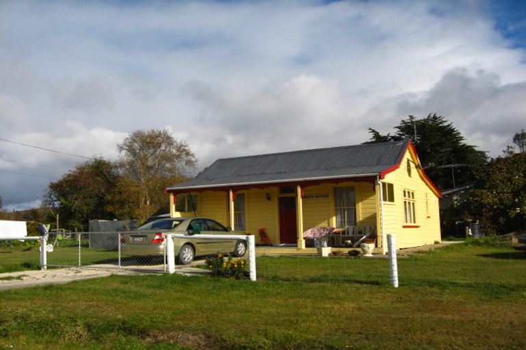 Photo of property in 35 Durham Street, Hampden, 9410