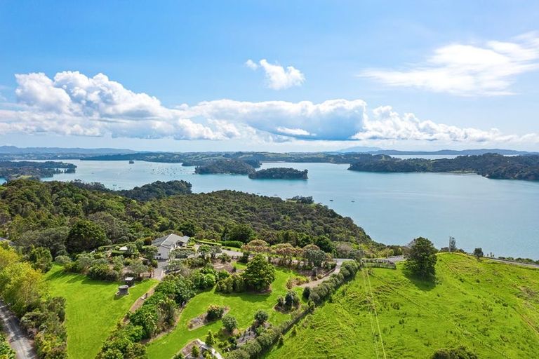 Photo of property in 70 Ngarewa Drive, Mahurangi West, Warkworth, 0983