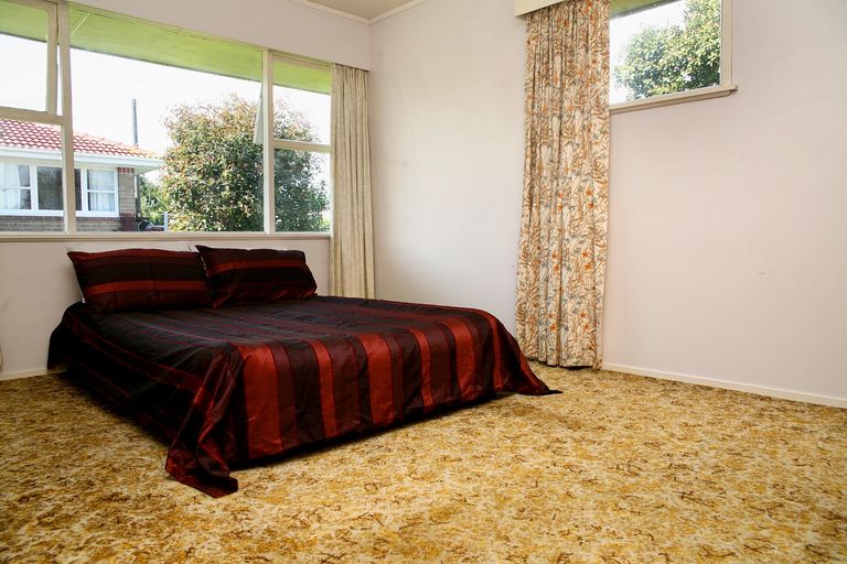 Photo of property in 2/55 Orams Road, Hillpark, Auckland, 2102