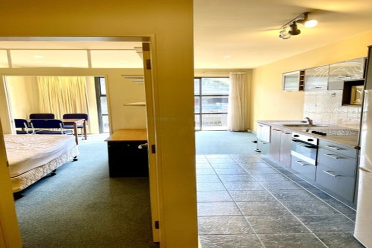 Photo of property in Atrium Apartments, 2r/154 The Terrace, Wellington Central, Wellington, 6011