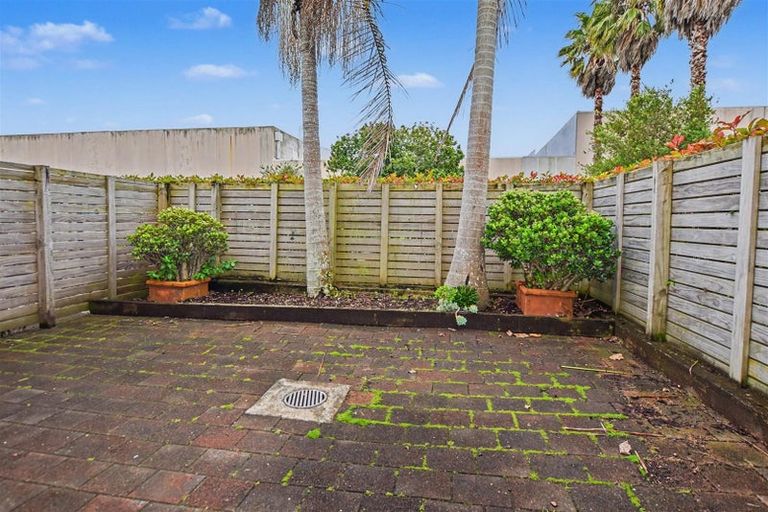 Photo of property in 24a/30 Westward Ho, Glen Eden, Auckland, 0602