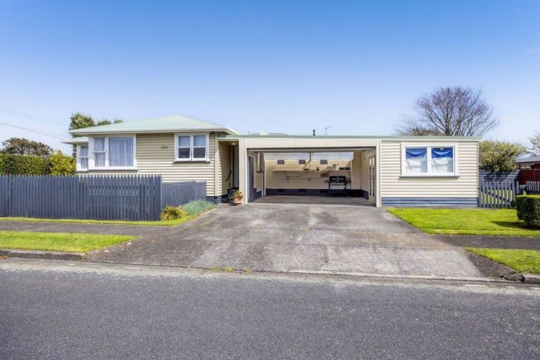 Photo of property in 25 Waihi Road, Hawera, 4610