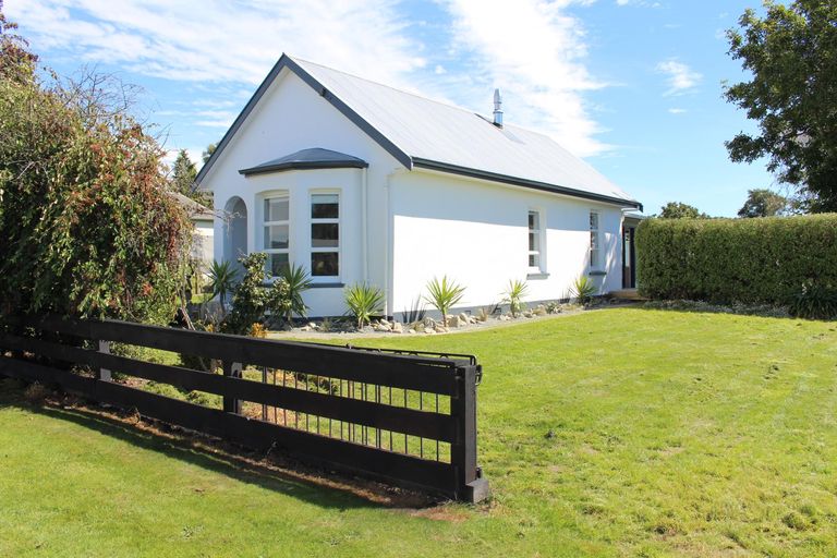 Photo of property in 40 Timaru Road, Waimate, 7924