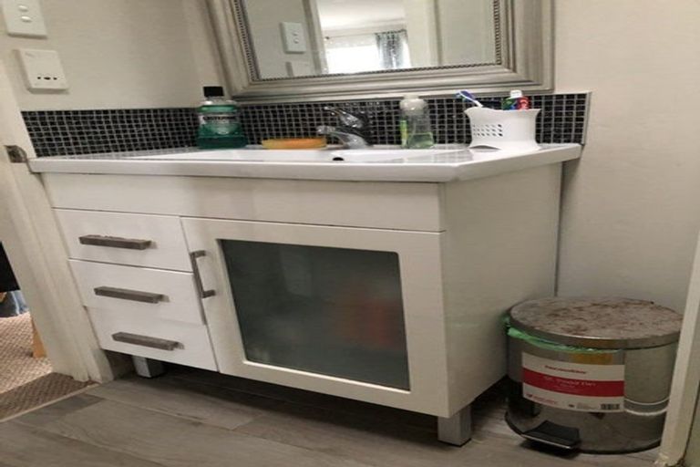 Photo of property in 18 Lorikeet Place, Unsworth Heights, Auckland, 0632