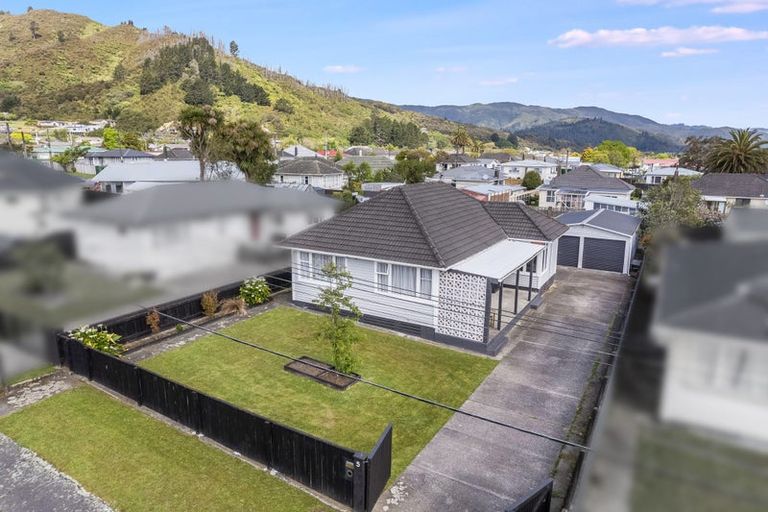 Photo of property in 5 Dunn Street, Wainuiomata, Lower Hutt, 5014