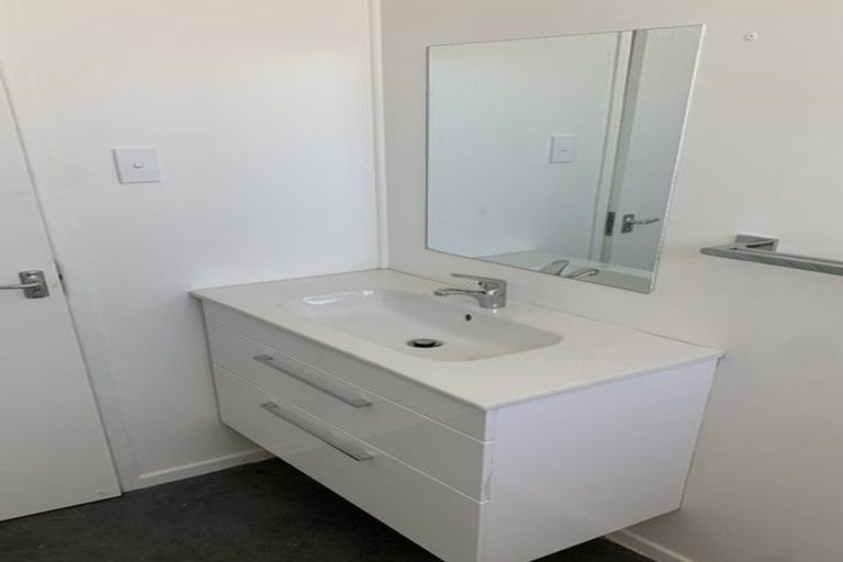 Photo of property in 8 Oreil Avenue, West Harbour, Auckland, 0618