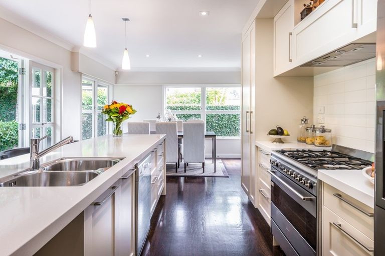 Photo of property in 30 Lake View Road, Takapuna, Auckland, 0622