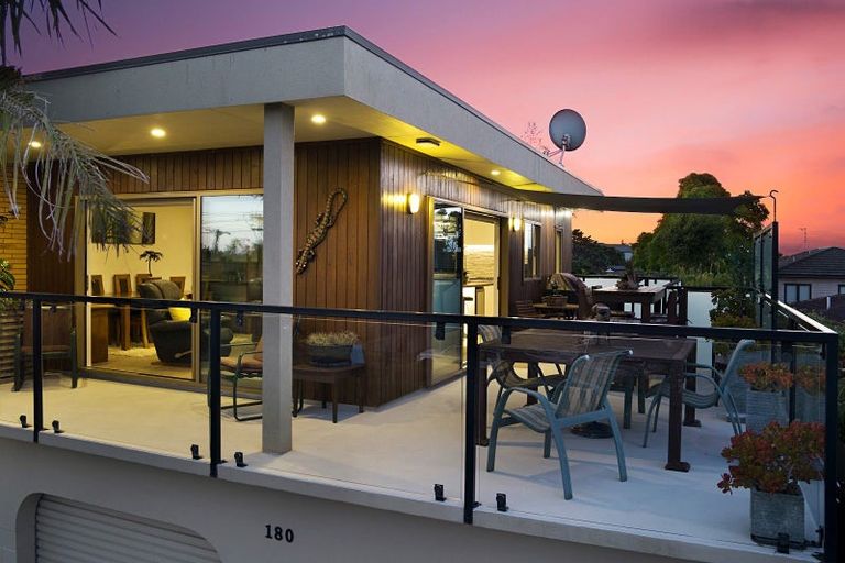 Photo of property in 180 Royal Road, Massey, Auckland, 0614