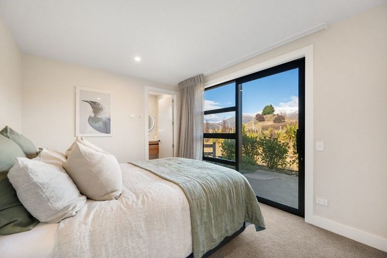 Photo of property in 2 Brodie Avenue, Arrowtown, 9302