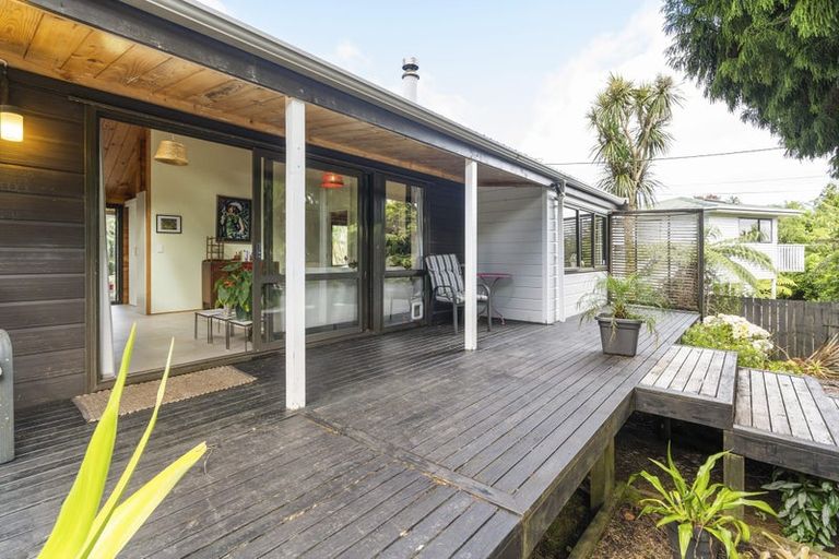 Photo of property in 44 Turanga Road, Henderson Valley, Auckland, 0612