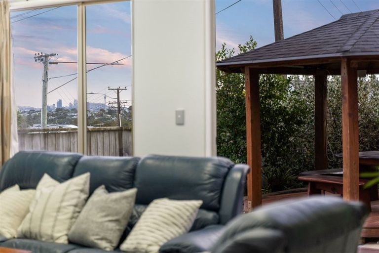 Photo of property in 23 East Coast Road, Milford, Auckland, 0620