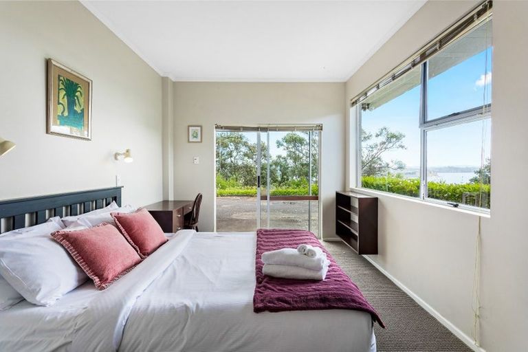 Photo of property in 23 Roberts Road, Matakatia, Whangaparaoa, 0930