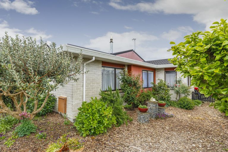 Photo of property in 14 Willowstream Grove, Cloverlea, Palmerston North, 4412