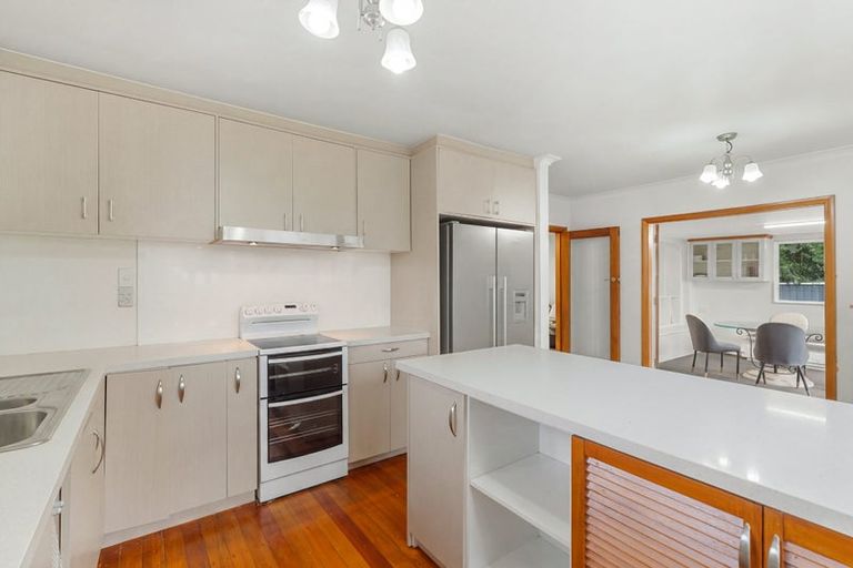 Photo of property in 33 Acacia Avenue, Upper Riccarton, Christchurch, 8041