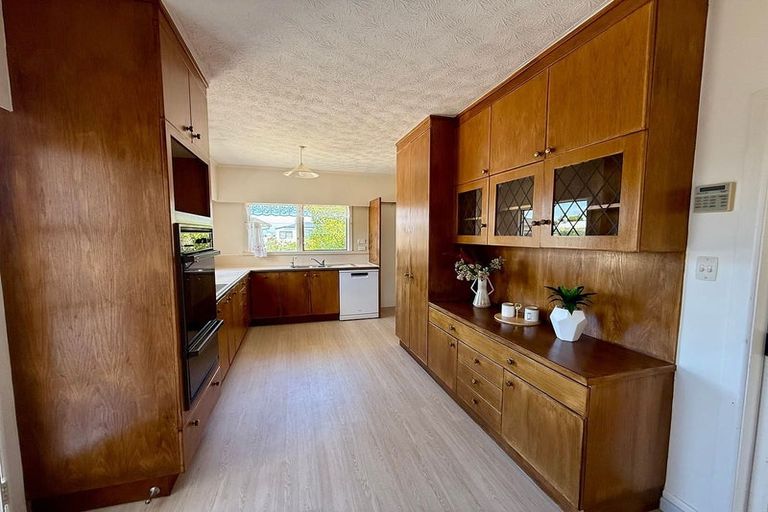 Photo of property in 57 Forrest Hill Road, Milford, Auckland, 0620