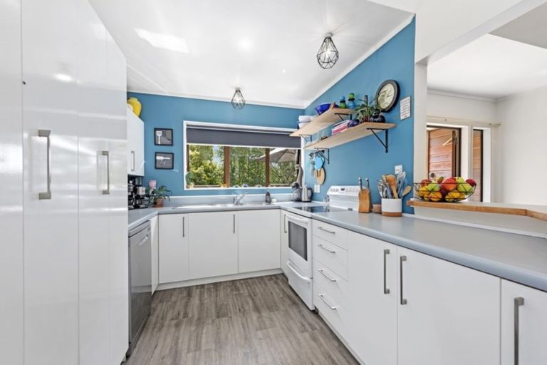 Photo of property in 92c Kamahi Street, Stokes Valley, Lower Hutt, 5019