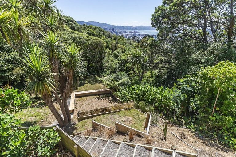 Photo of property in 10 Dorking Road, Brooklyn, Wellington, 6021