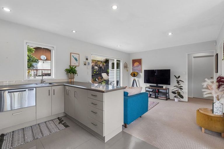 Photo of property in 3a Katrina Place, Massey, Auckland, 0614