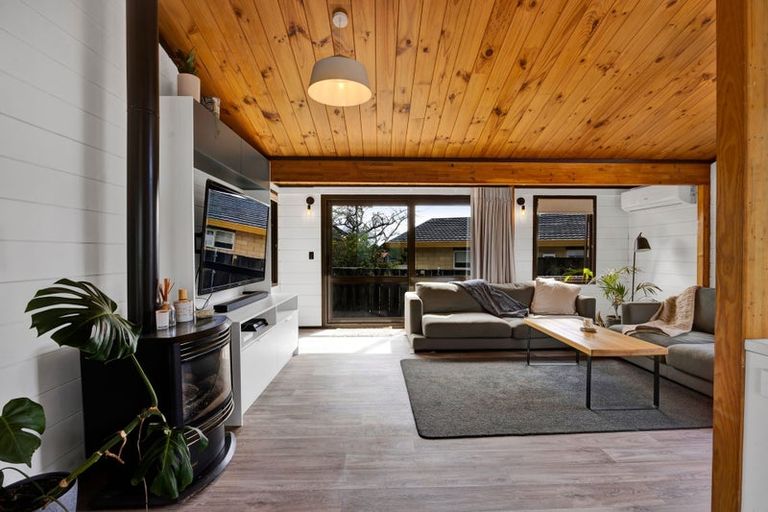 Photo of property in 27 Nikau Street, Inglewood, 4330