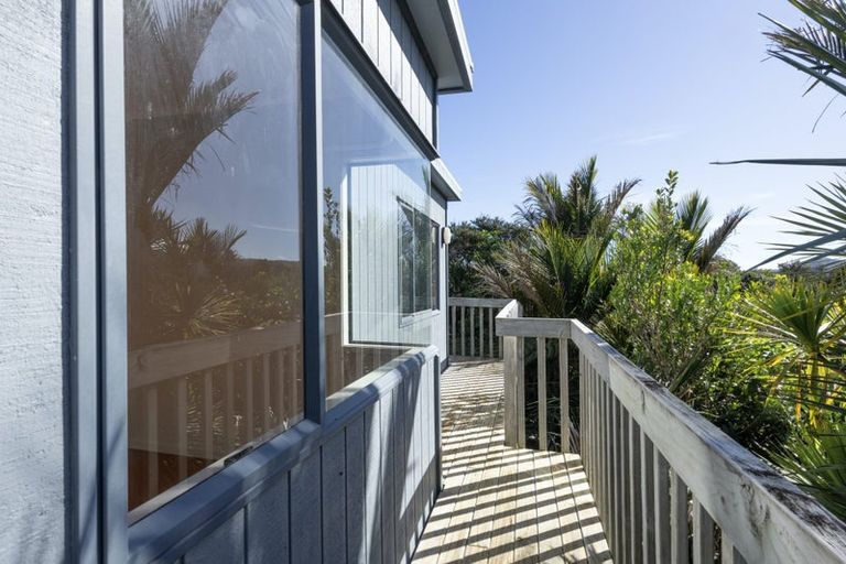 Photo of property in 19 Rayner Road, Piha, New Lynn, 0772