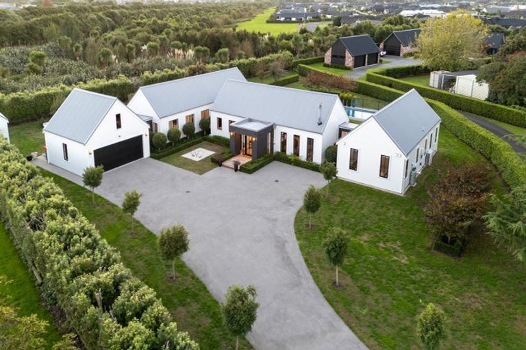 Photo of property in 3/45 Saint Kilda Road, Cambridge, 3434