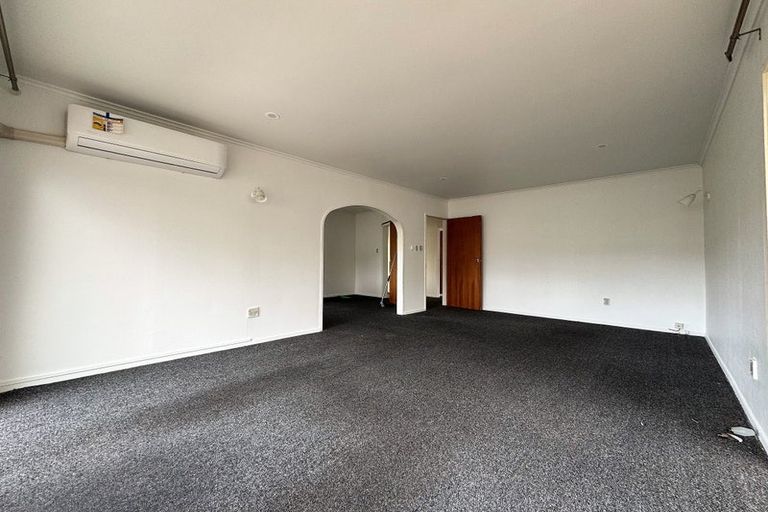 Photo of property in 4 Tawavale Crescent, Totara Vale, Auckland, 0629