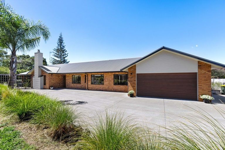 Photo of property in 15 Joblin Road, Wainui, Silverdale, 0994