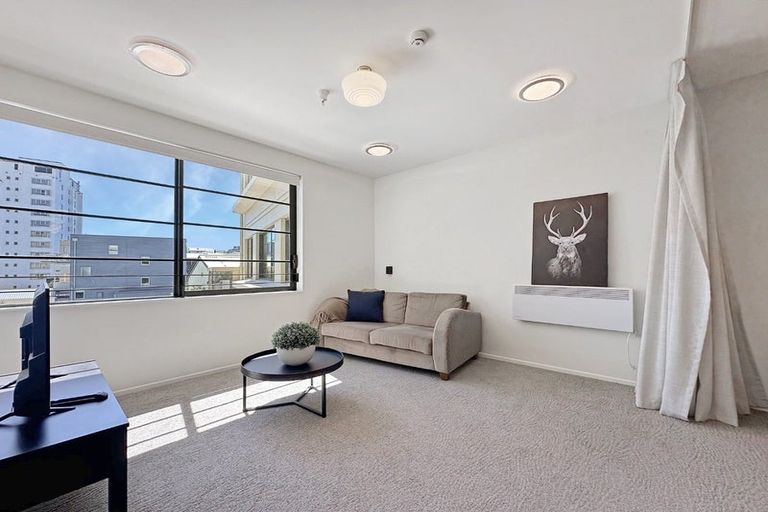 Photo of property in 309/3 Roxburgh Street, Mount Victoria, Wellington, 6011