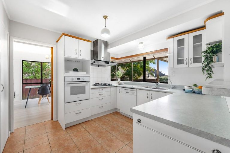 Photo of property in 57 Dalwhinnie Parade, Highland Park, Auckland, 2010