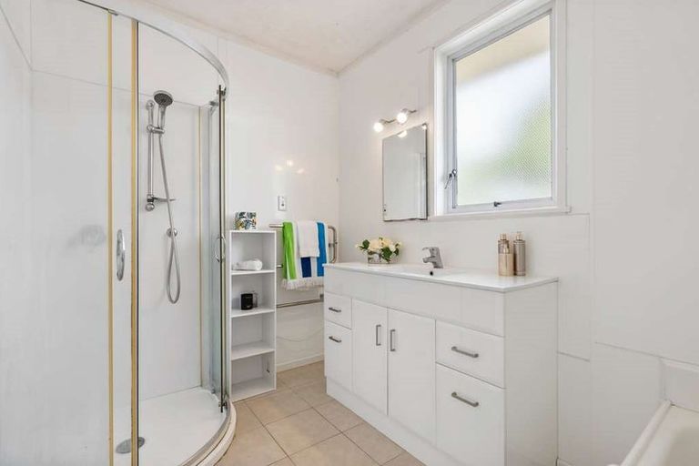 Photo of property in 10 Ellison Place, Pakuranga Heights, Auckland, 2010