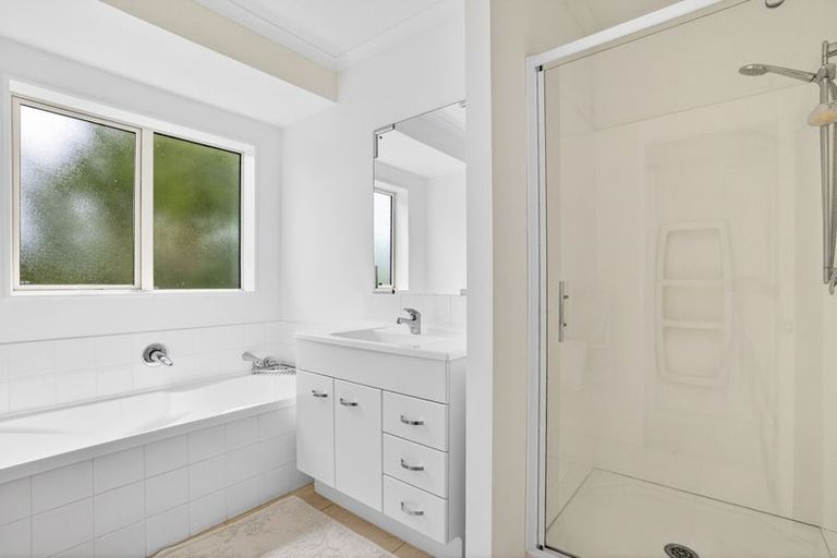 Photo of property in 1014 South Head Road, South Head, Helensville, 0874