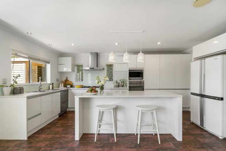 Photo of property in 17 Witton Place, Schnapper Rock, Auckland, 0632